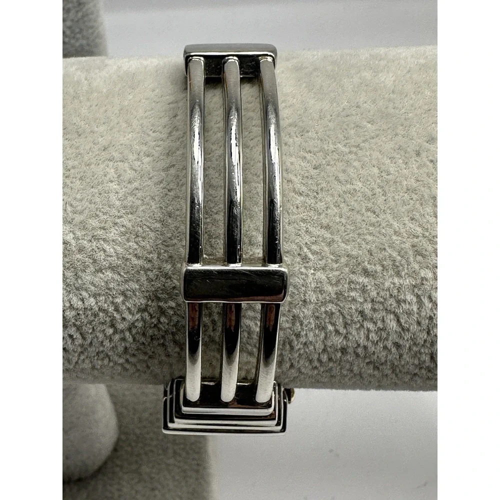Chico's Ladies Cuff Bangle Watch New Battery 19MM‎ 6.25